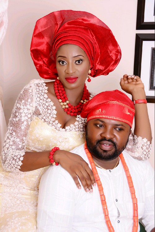 Picture of couple in red-white traditional wedding attire