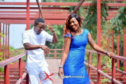 couple in blue n white themed pre-wedding picture