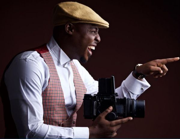 image of a nigerian wedding photographer snapping away